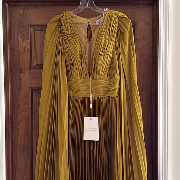 MAC DUGGAL Pleated Charmeuse V Neck Gown With Cape In Chartreuse NWT $598 SZ 8 - Picture 11 of 16